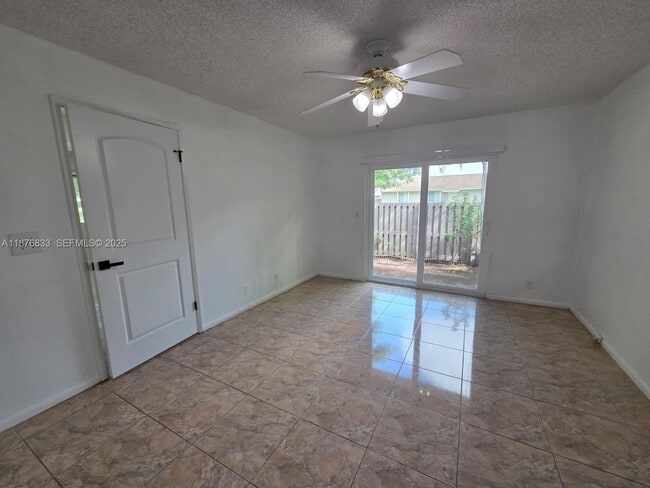 Building Photo - 15798 Woodgate Ct