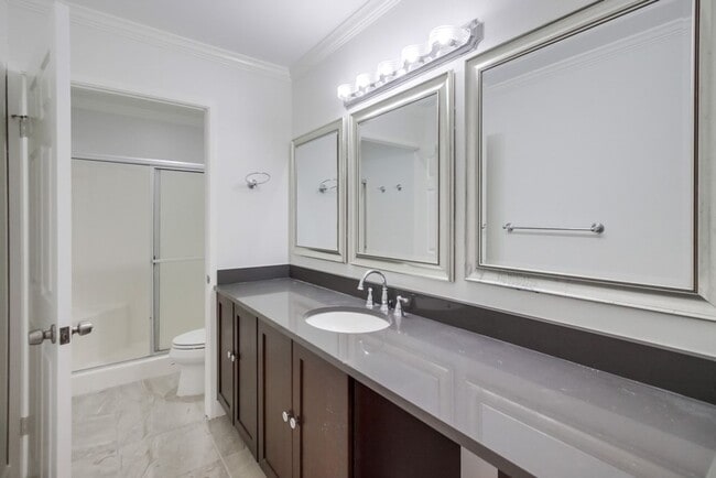 Building Photo - Spacious La Jolla Townhome in Desirable Wo...