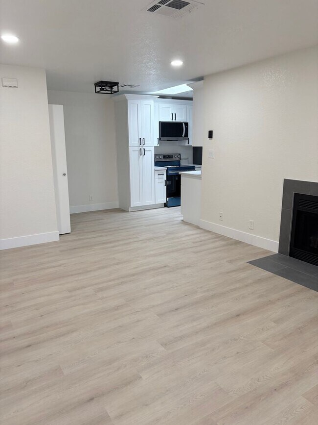 Building Photo - **BRAND NEW!! FULLY RENOVATED CONDO IN CHANDLER (CHANDLER BLVD & COOPER)**