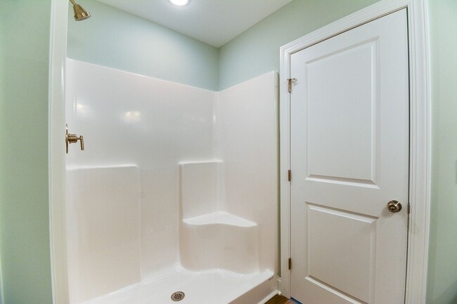 Building Photo - New END UNIT Townhome with Pond View and D...