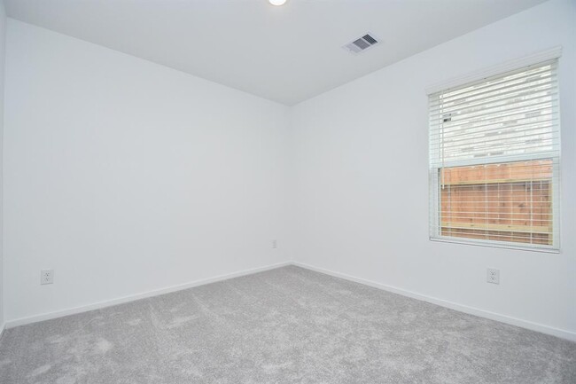 Building Photo - 21435 Montecagnano Ave