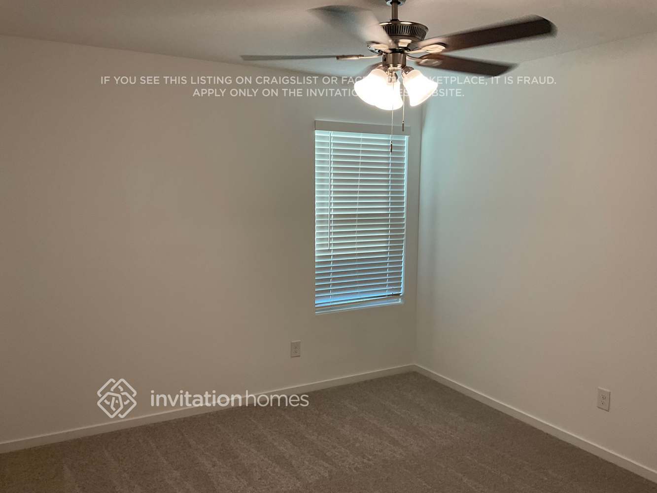 Building Photo - 3950 Saddleback Dr
