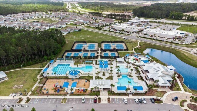 Building Photo - 260 Brandon Lks Dr