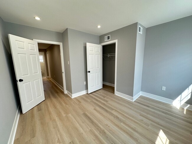 Building Photo - 2 bedrooms 1.5 bathroom House in South Phi...