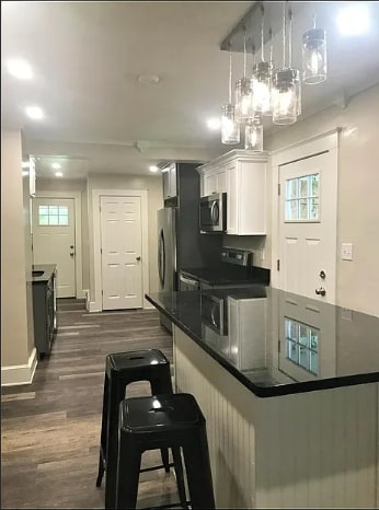 Building Photo - 61 Oak St