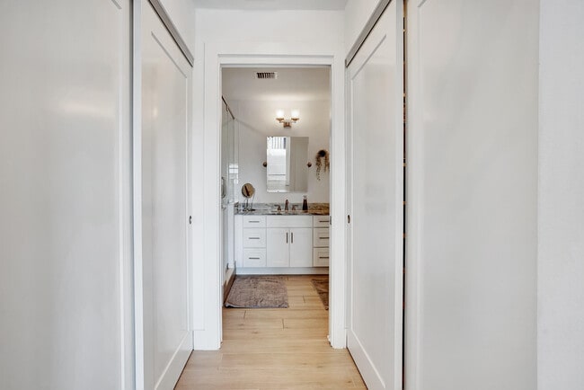 Building Photo - 210 Captains Walk