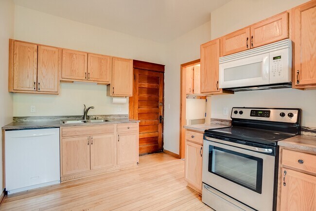 Building Photo - 1360 Dale St N