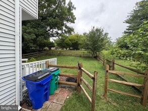 Building Photo - 10811 Topbranch Ln