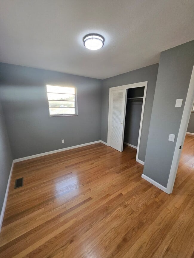 Building Photo - Charming 3-Bedroom, 2-Bathroom Brick Home for Rent