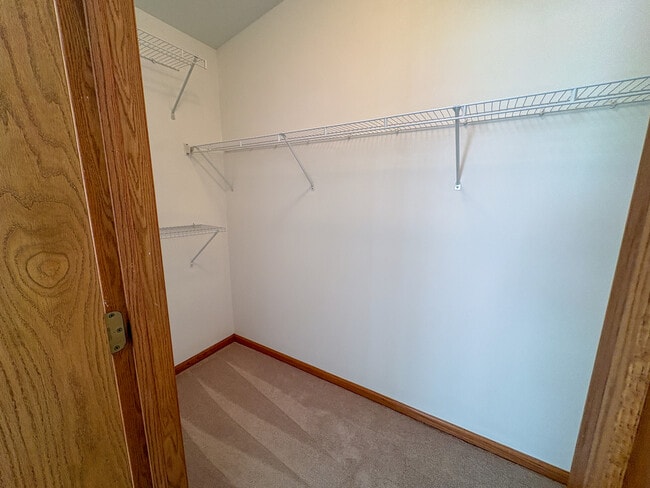 Building Photo - 1453 Millbrook Dr