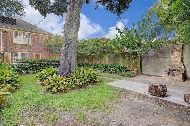 Building Photo - 2520 Shakespeare St