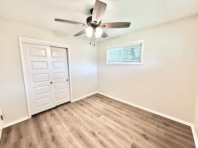 Building Photo - 2235 E Contour Dr