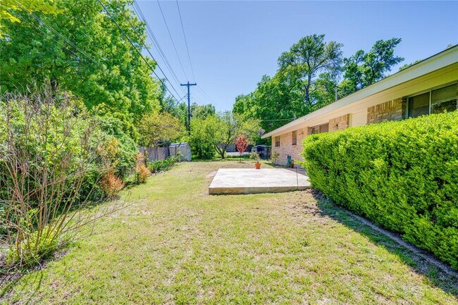 Building Photo - 405 Westbrook Dr