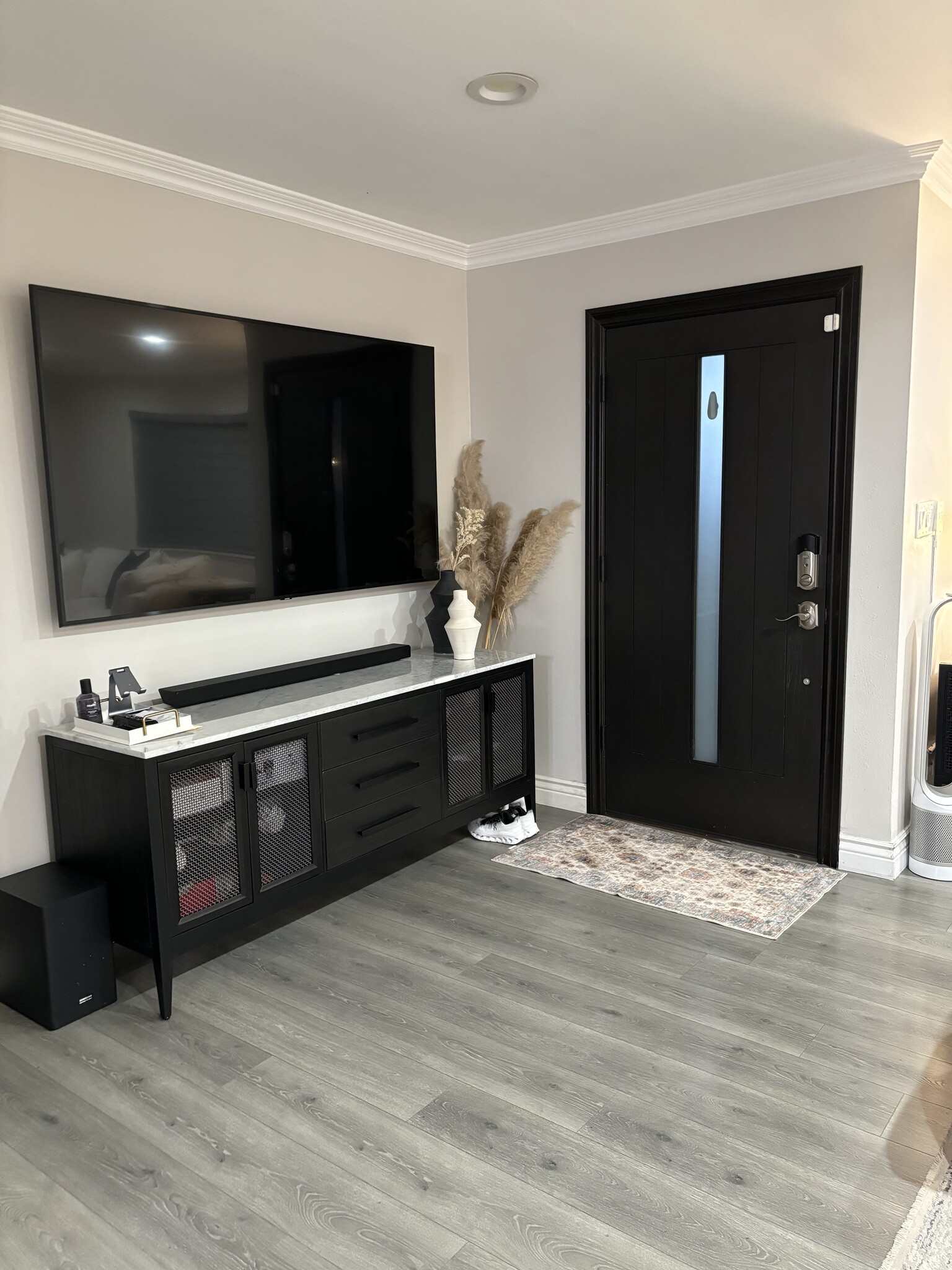 Entryway - 14814 Hartland St