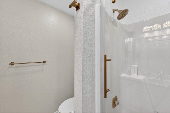 Building Photo - 425 S Parkcrest