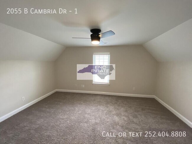 Building Photo - 2055B Cambria Dr