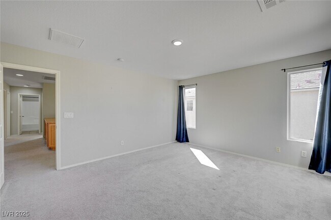 Building Photo - 2586 Begonia Valley Ave