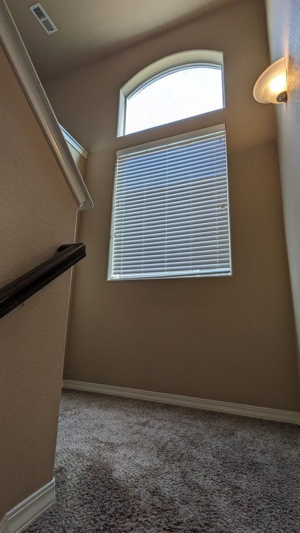 Building Photo - LARGE TWO STORY 3 BED/2.5 BATH W/3 CAR GAR...