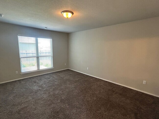 Building Photo - Newer Built 3 Bedroom Home