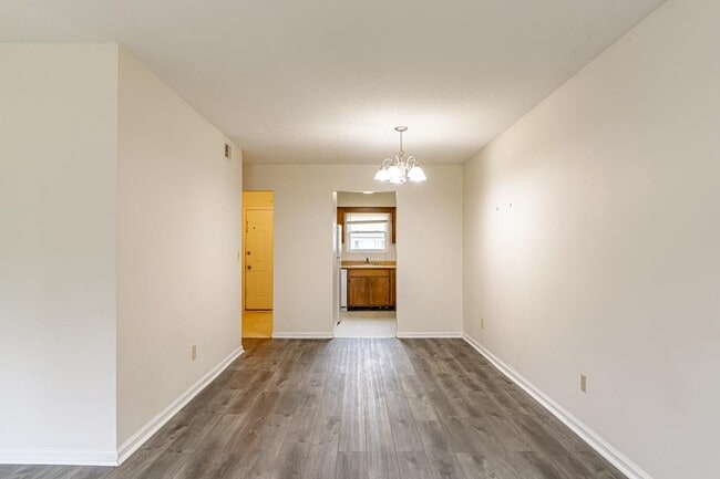 Building Photo - 1314 Farmingdale Dr