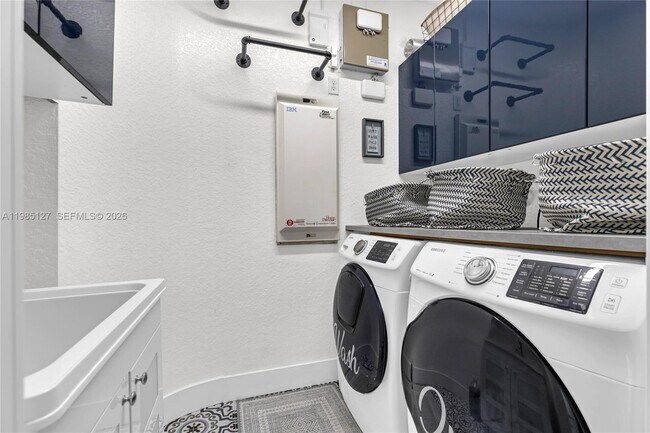 Building Photo - 4904 SW 166th Ave