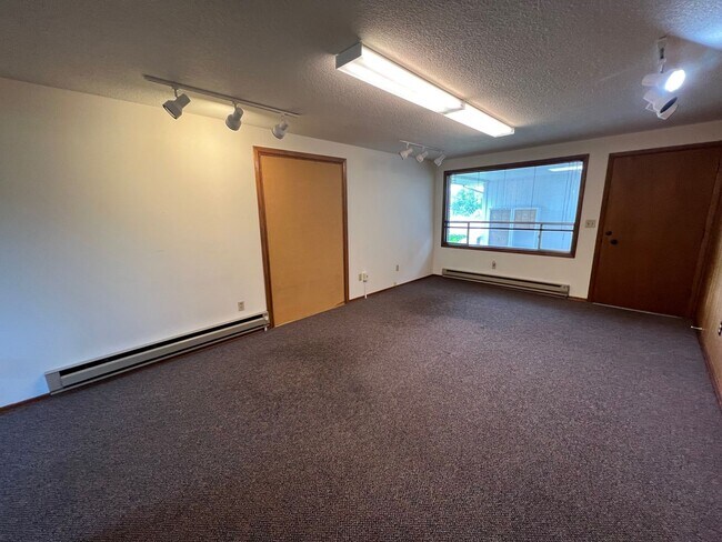 Building Photo - 11640 SW Corby Dr