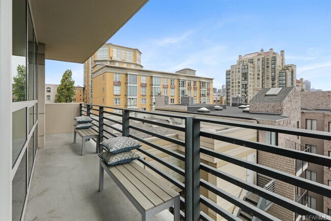 Building Photo - 1388 Gough St