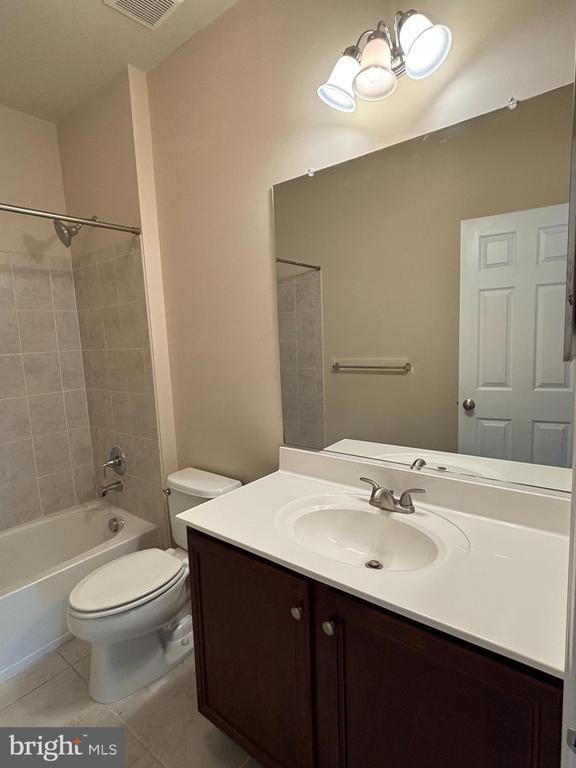 Building Photo - 301 Klee Dr