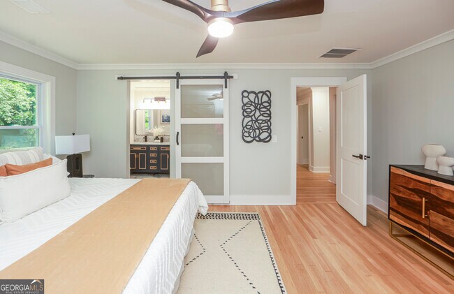 Building Photo - 2908 N Hills Dr NE