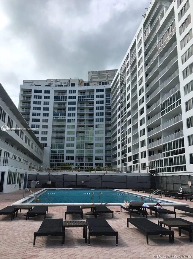 Building Photo - 5401 Collins Ave