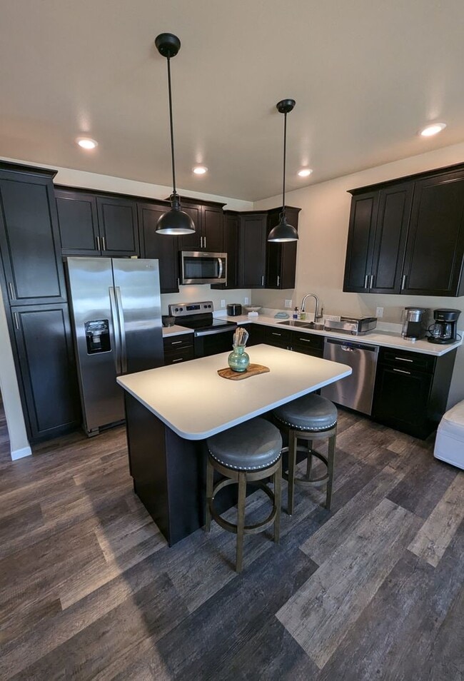 Building Photo - 2BD/1.5BA, Valley Condo, Utilities Include...
