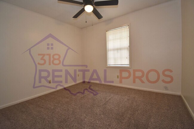 Building Photo - 106/108 Debra Ln