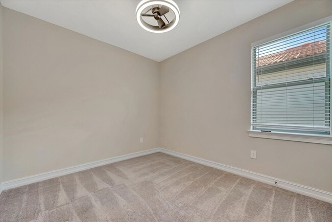 Building Photo - 3Bed/2Bath in Gated Community of Nokomis + 2-Car Garage