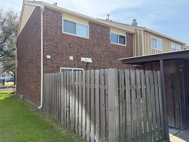 Building Photo - 10428 Hammerly Blvd