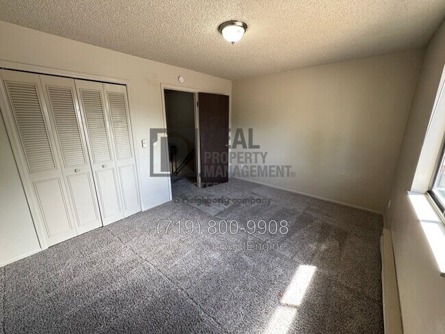 Building Photo - 1 Castle Royal Dr