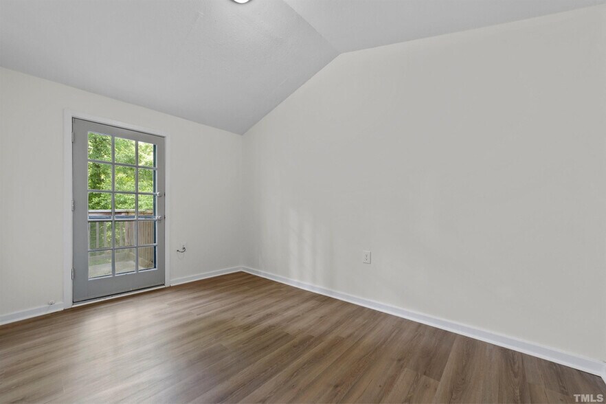 Building Photo - Room in Single Family Home on Buckingham Rd