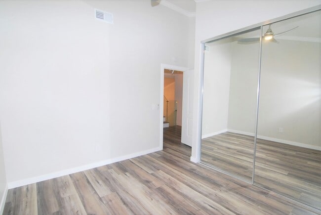 Building Photo - Stunning Fully Remodeled Condo in Costa Mesa