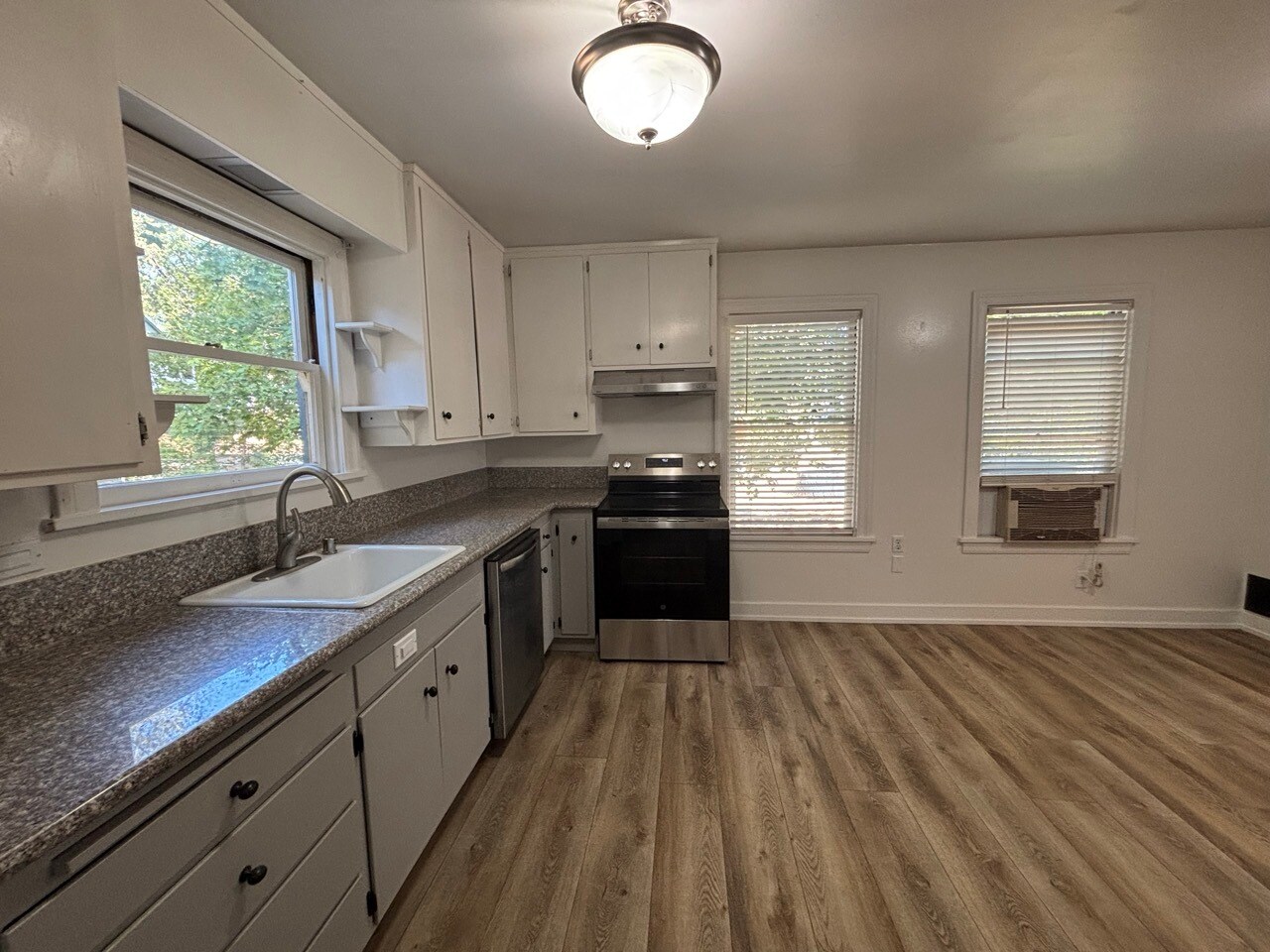 Building Photo - 2892 Coloma St