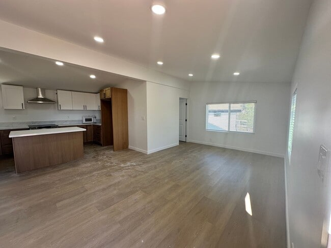 Building Photo - Available Now! Amazing Views and Spacious ...