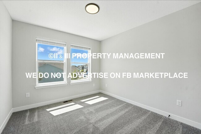 Building Photo - 8733 SW Edgewater Dr