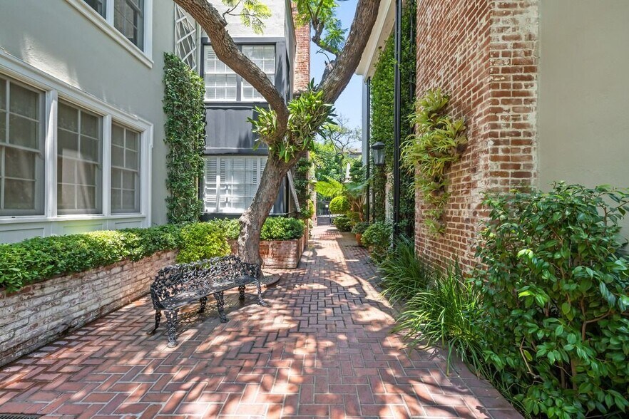 Building Photo - 8724 Shoreham Dr