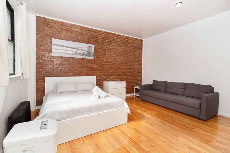 Building Photo - 215 B E 95th St