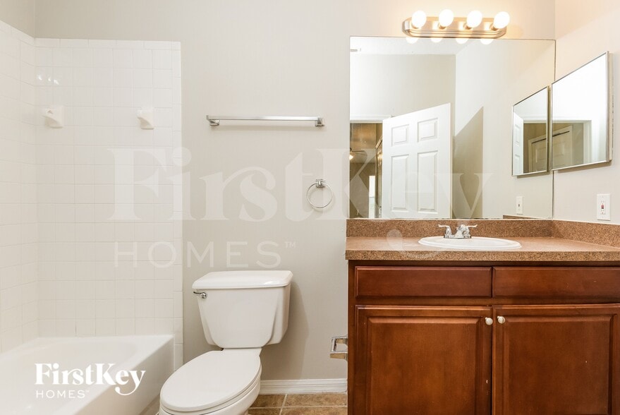 Building Photo - 6556 Viewpoint Ct