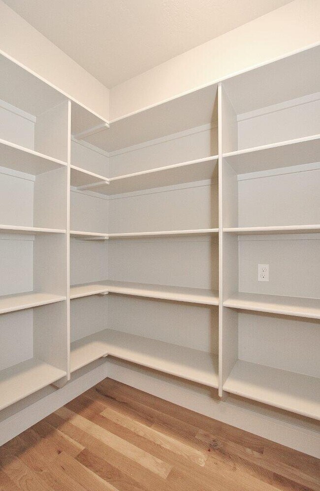 Building Photo - 3468 E Berghan St