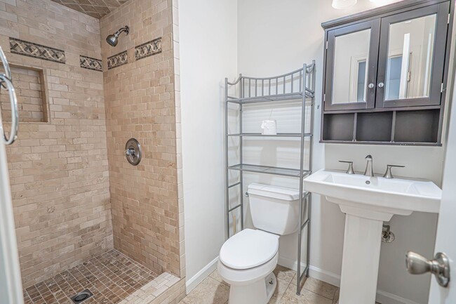 Building Photo - Upgraded 3 Bedroom Rental Home in Canyon C...