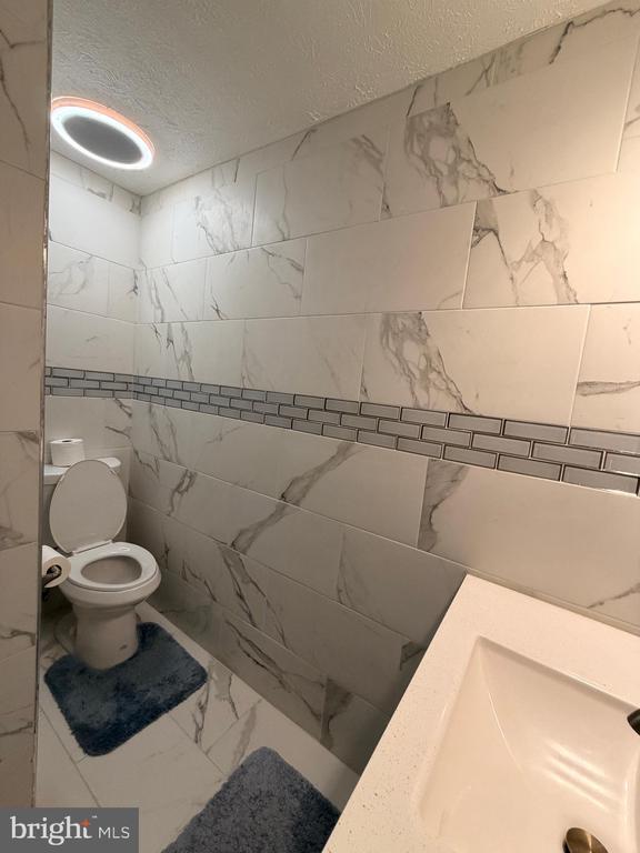 Building Photo - 311 Kings Crest Dr