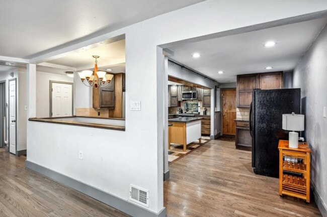 Building Photo - 151 S Ames St