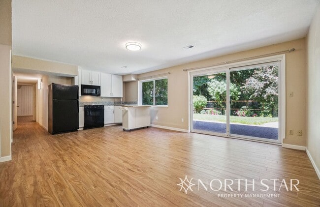 Building Photo - Beautiful Lake Oswego Ranch Home in Red Fo...