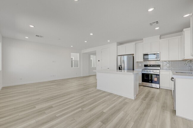 Building Photo - 8484 W Agate Ave