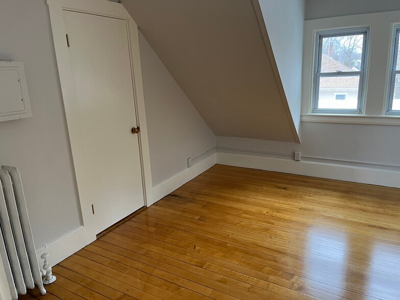 Building Photo - 48 Seaver St